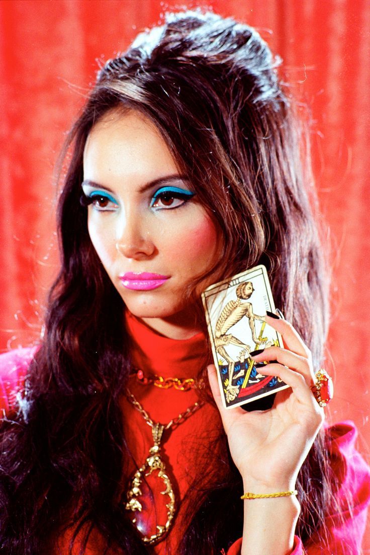 736x1103 the love witch x parker day web size9