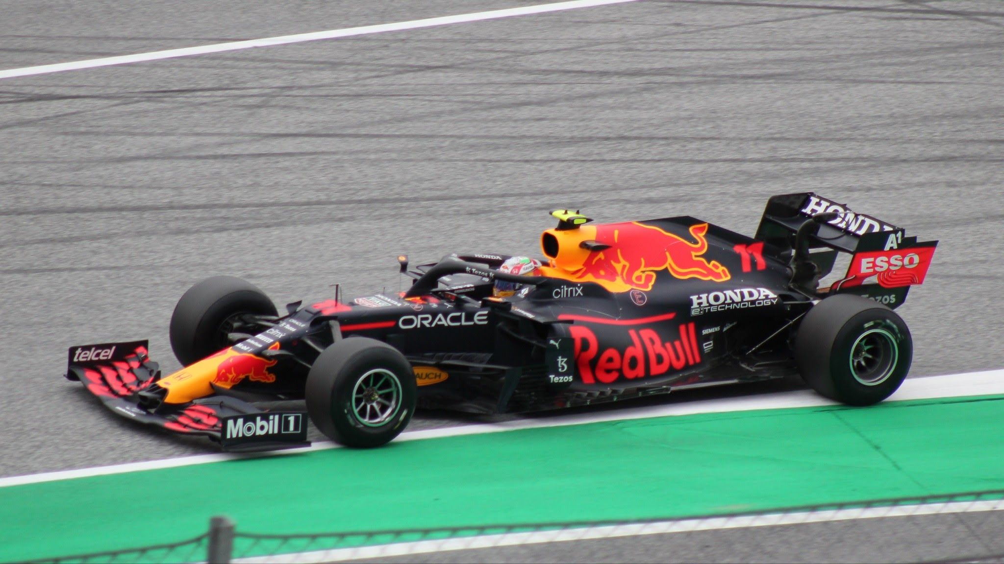 2048x1152 Formula 1: Drive to Survive' rivets