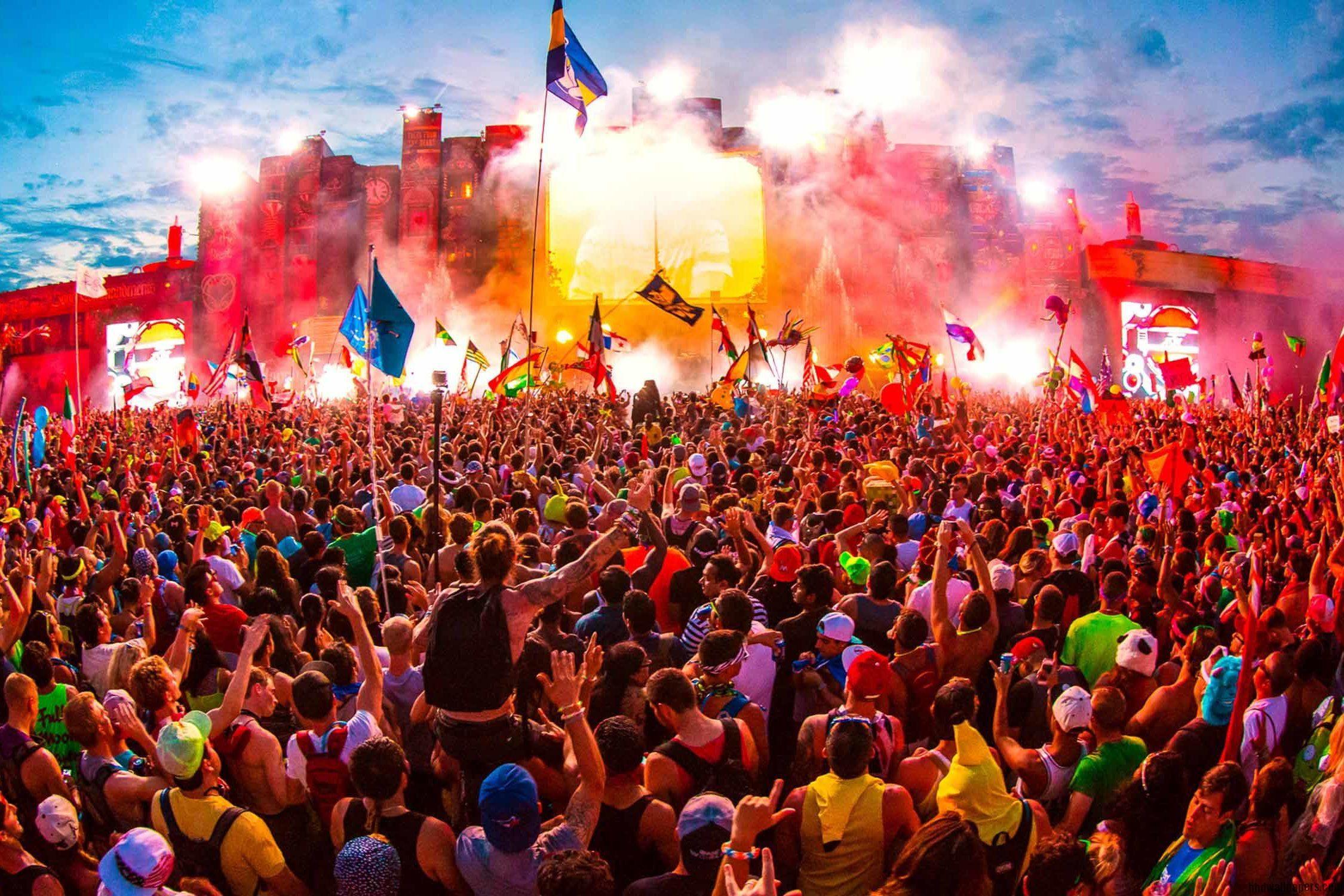 2250x1500 Tomorrowland Wallpaper