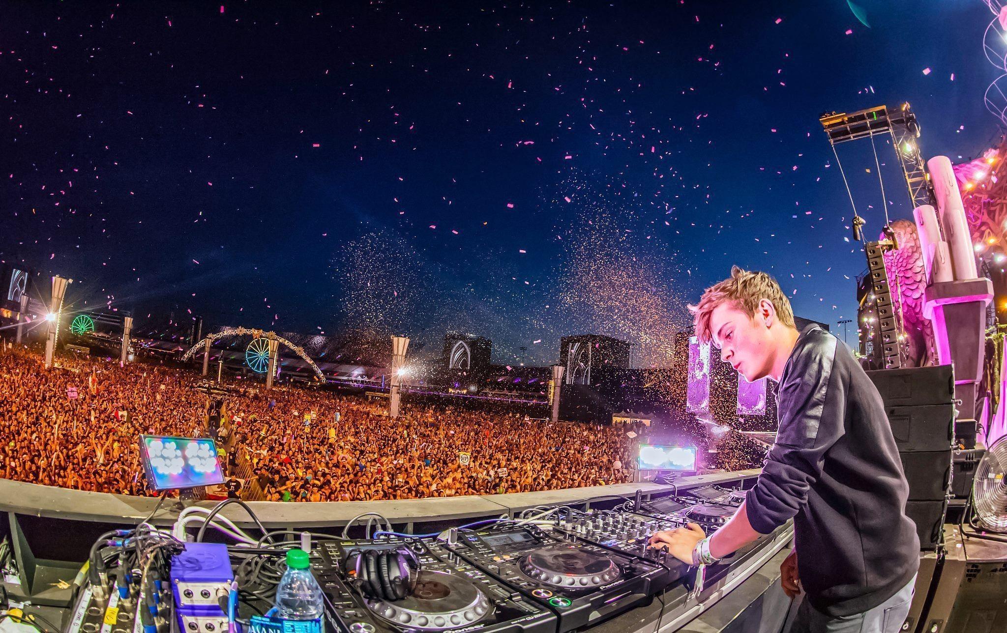 2048x1288 Martin Garrix Wallpaper