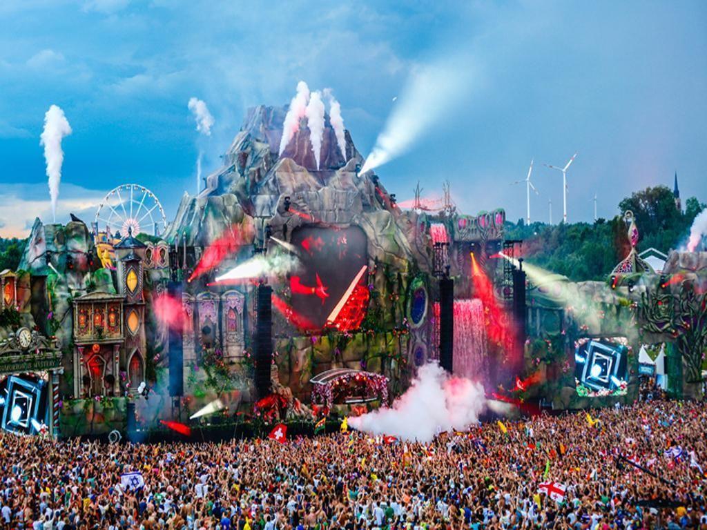 1024x768 Tomorrowland Wallpaper THIS Wallpaper. wallpaper in 2019