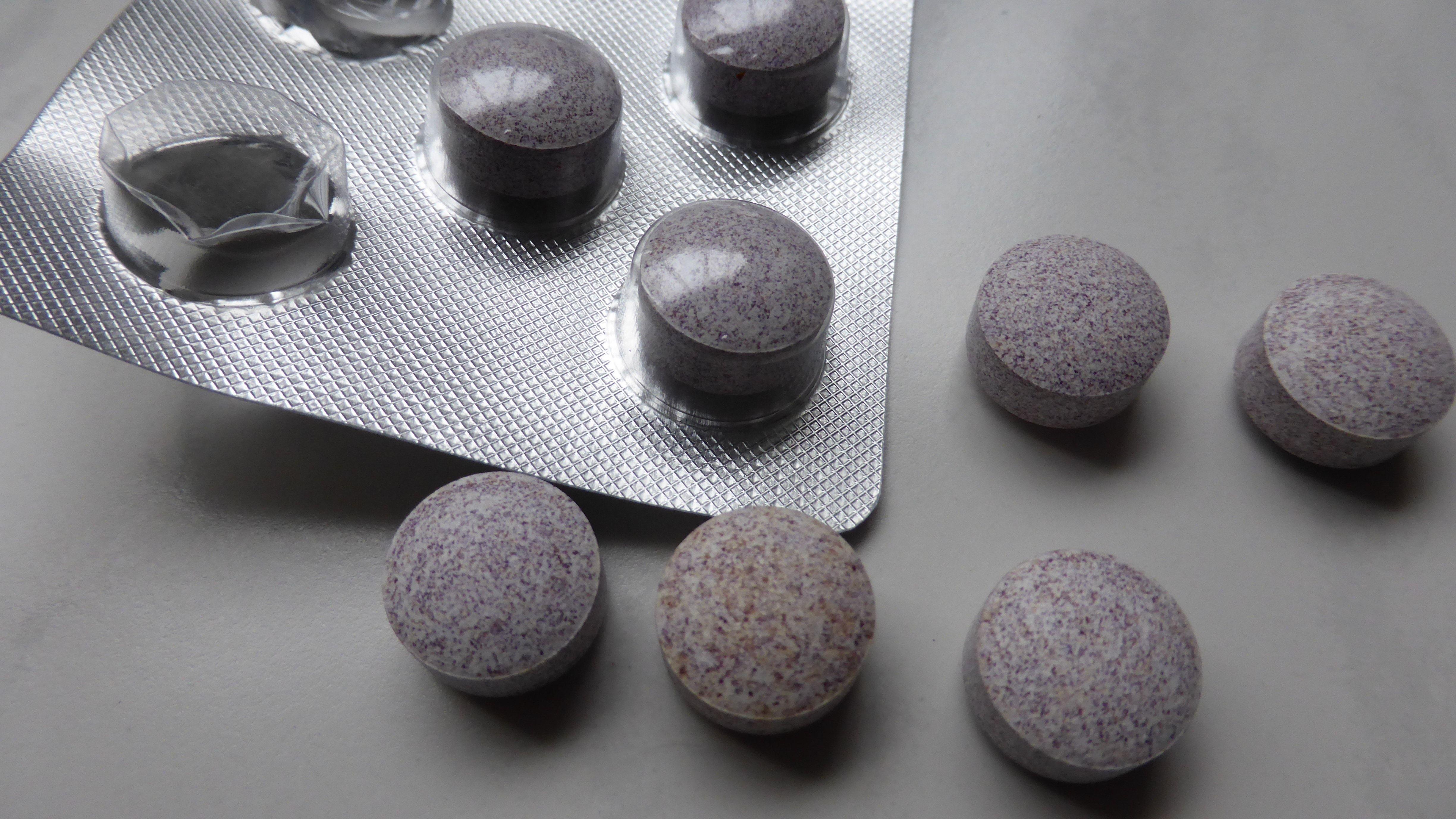 4896x2752 gray blister pack free image