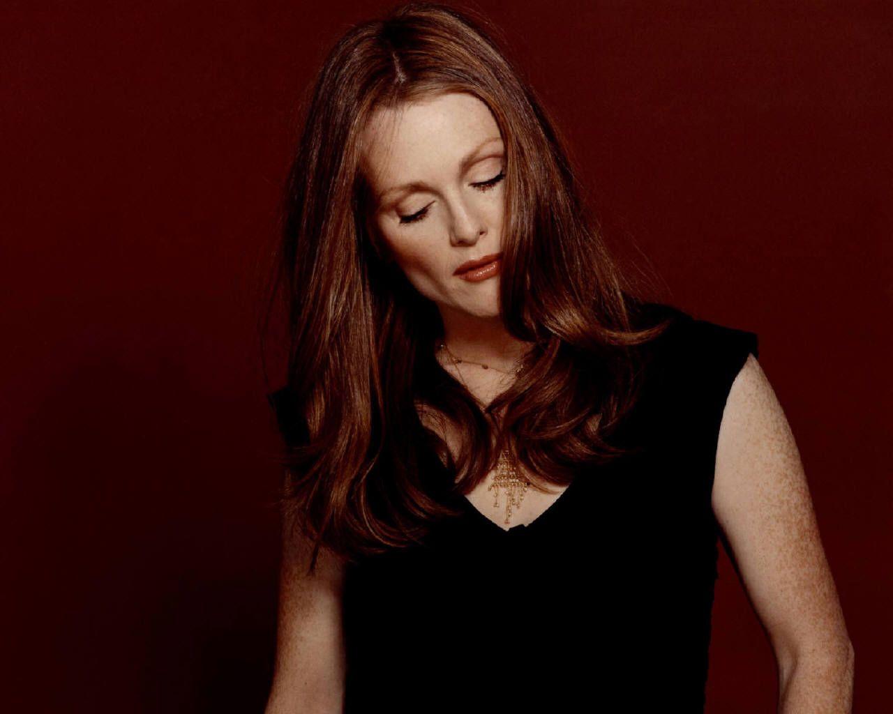 1280x1024 Julianne Moore Moore Wallpaper