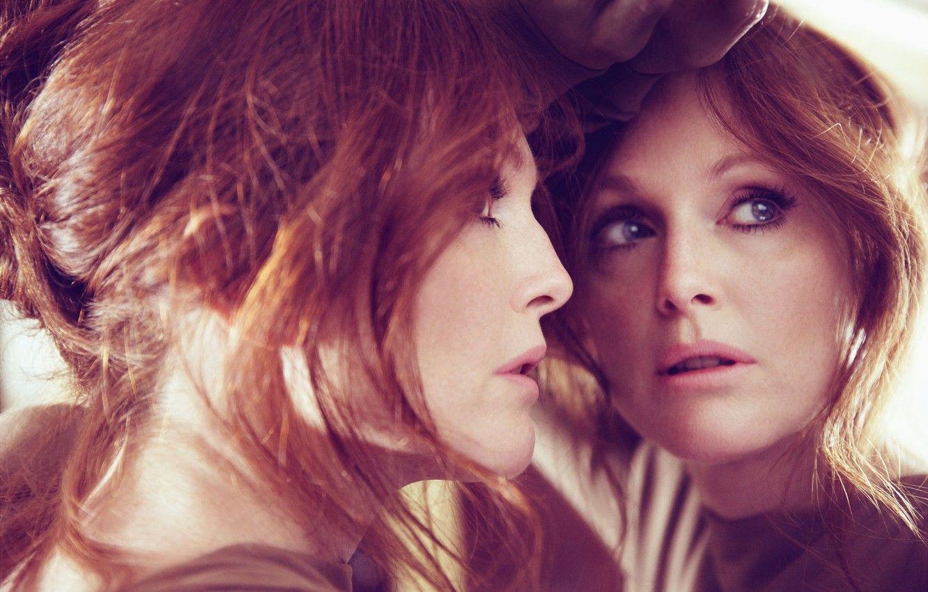 1332x850 Wallpaper reflection, actress, mirror, red, Julianne Moore