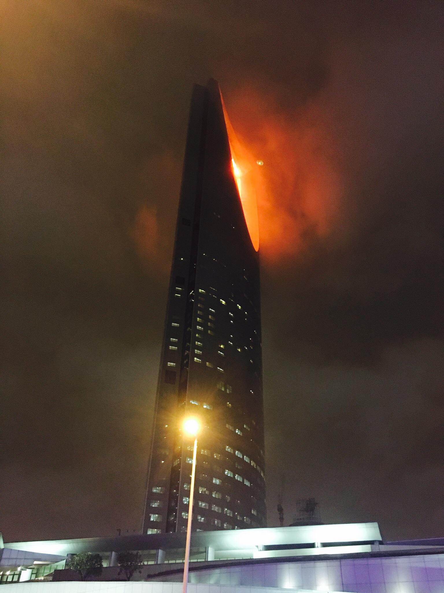 1536x2048 iPhone X Wallpaper Riyadh Kingdom Tower at night X