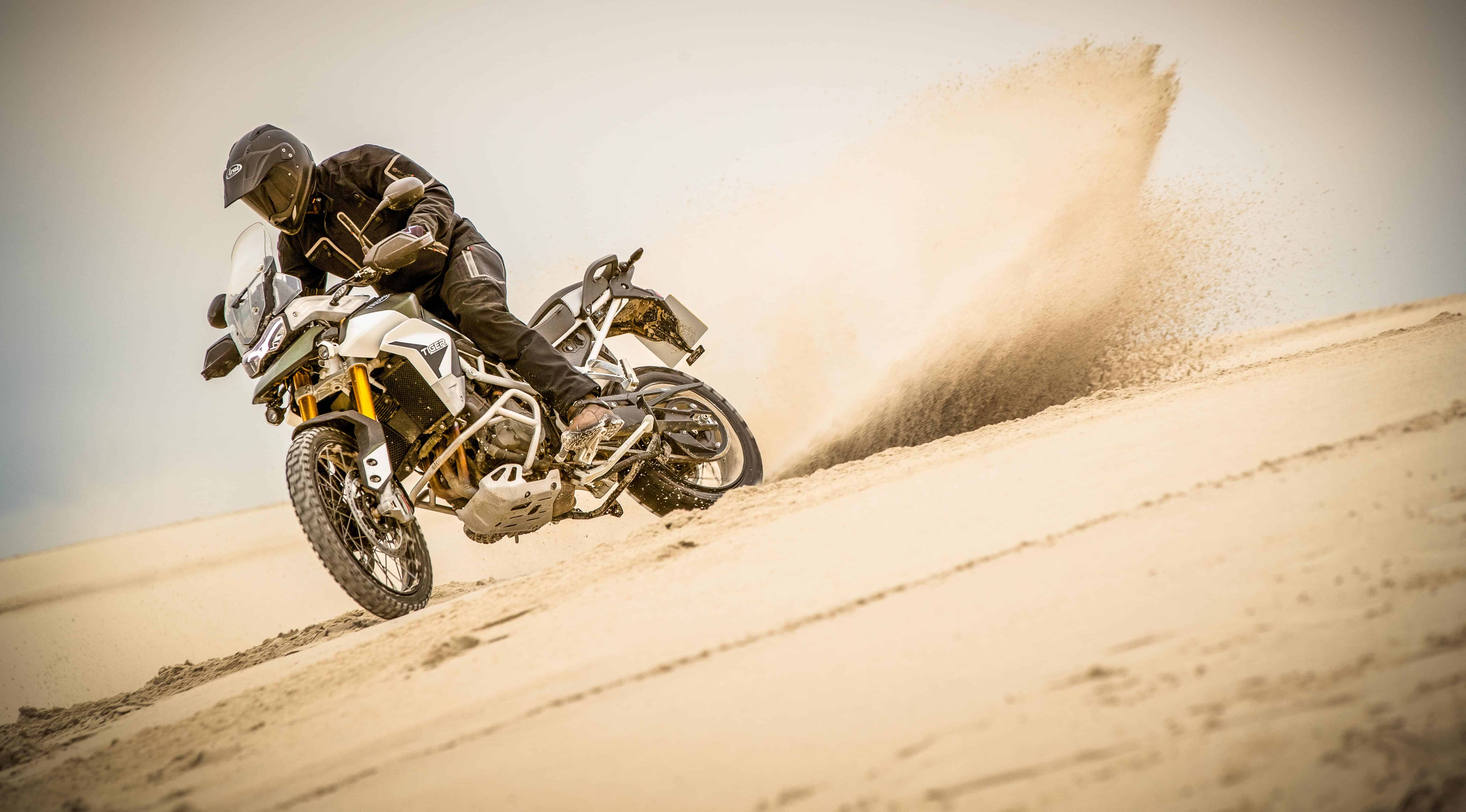 5471x3032 TRIUMPH TIGER 900
