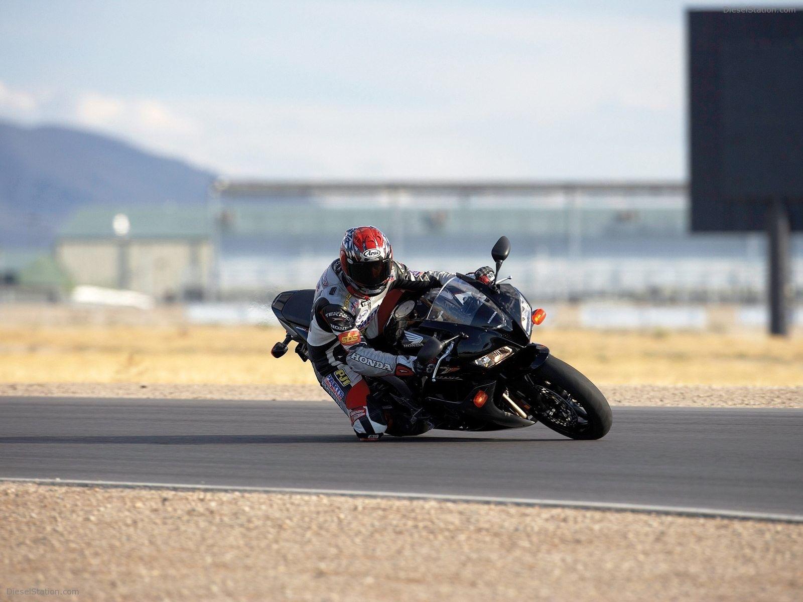 1600x1200 Honda CBR 600 Racing Exotic Bike Wallpaper of 32