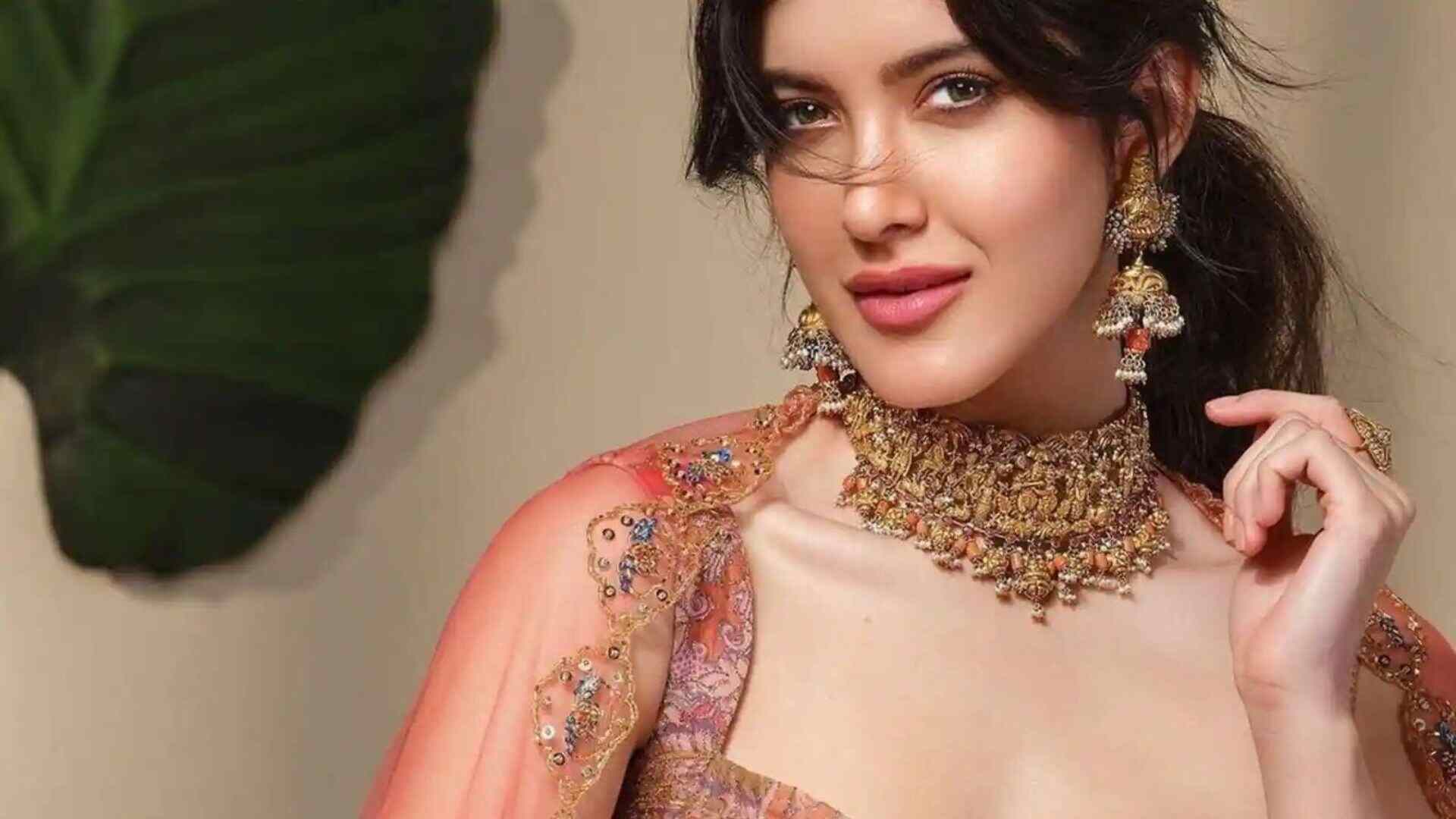 1920x1080 Shanaya Kapoor Posts Stunning Snaps