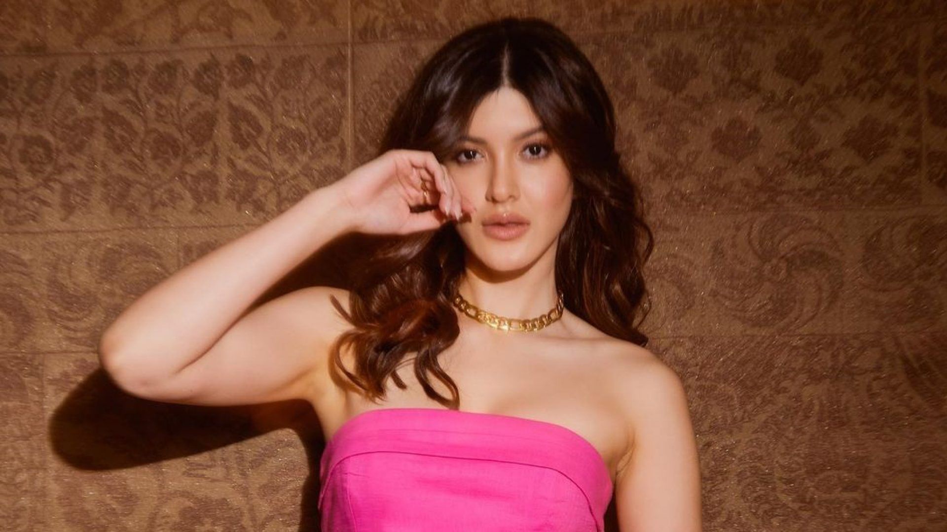 1920x1080 Shanaya Kapoor's pink mini dress is
