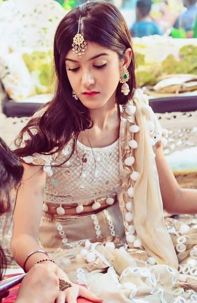 806x1239 Shanaya Kapoor Wallpaper