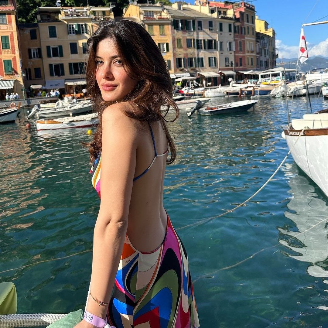 1080x1080 Shanaya Kapoor's Euro summer style