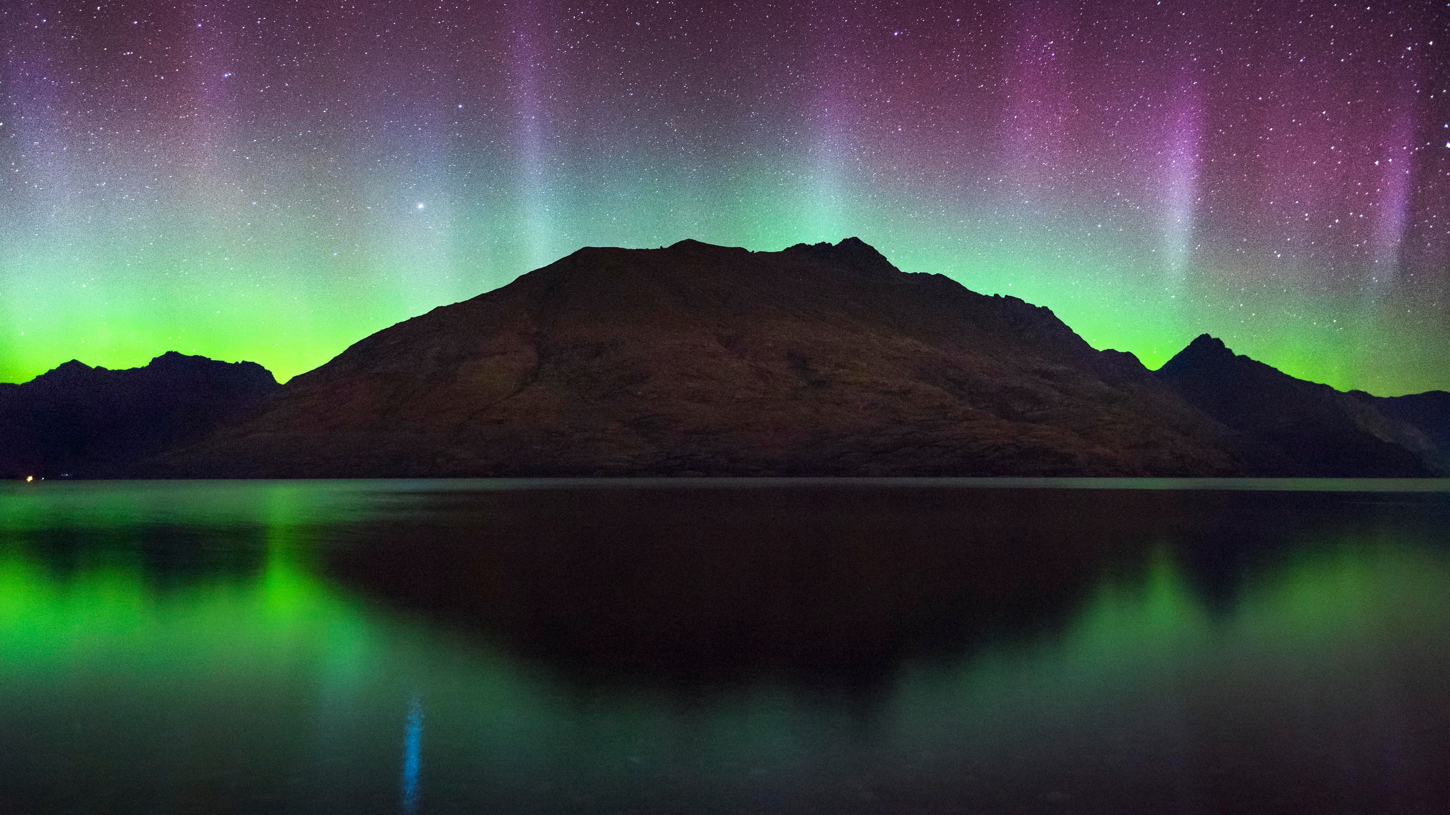 4744x2669 Cecil Peak Southern lights New Zealand 4K