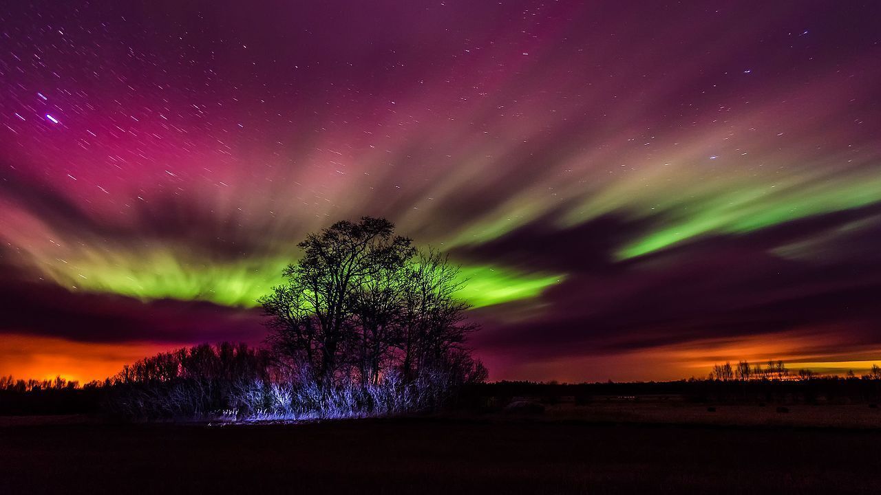 1280x720 The Northern or Southern Lights
