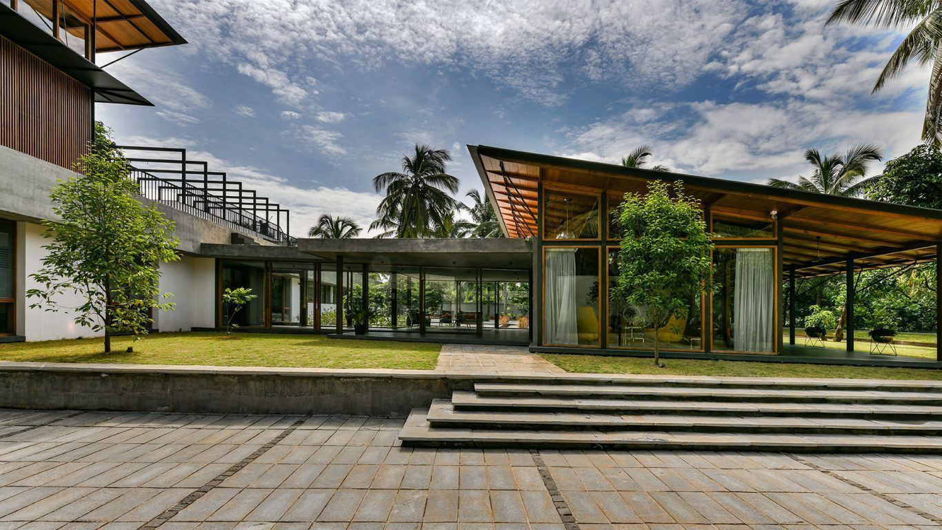 1366x768 Kerala: This glass bungalow opens up