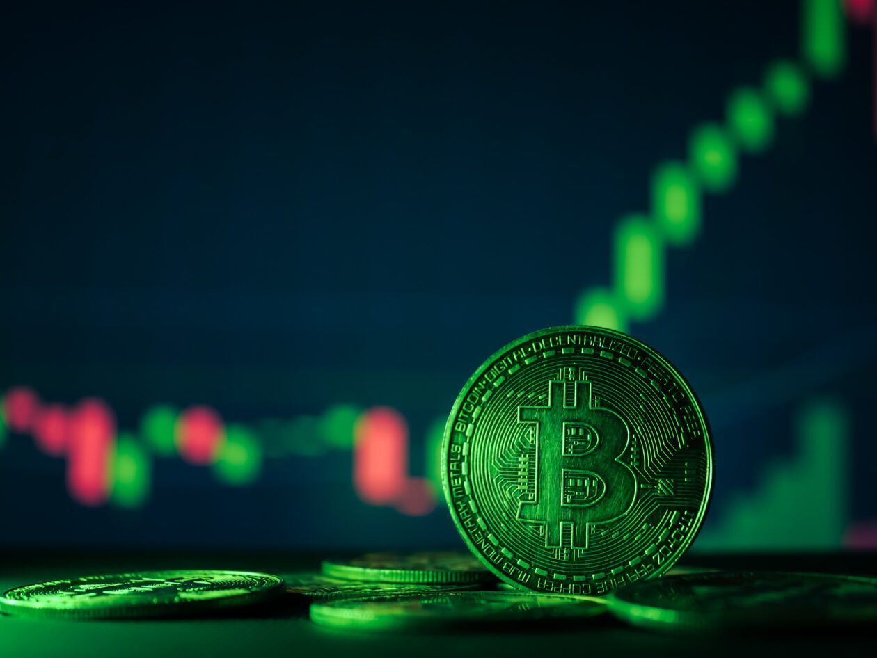 1260x946 Bitcoin gains, holds above US$000