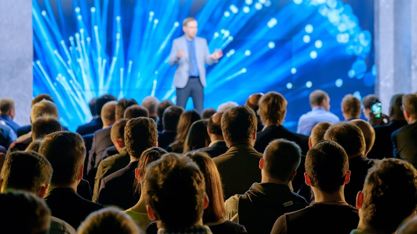 1366x768 corporate event styling techniques