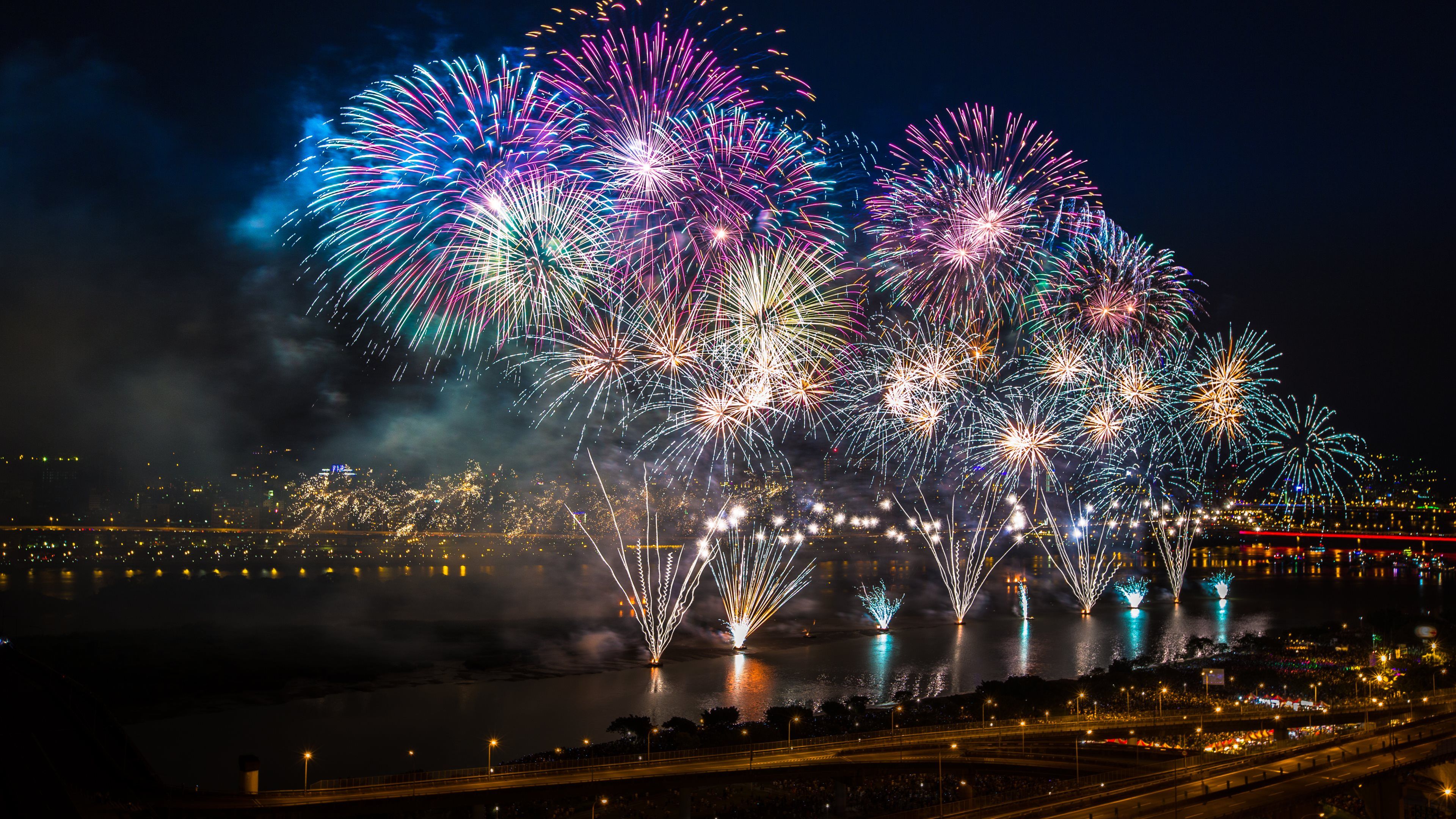3840x2160 Stunning Fireworks Nightscape