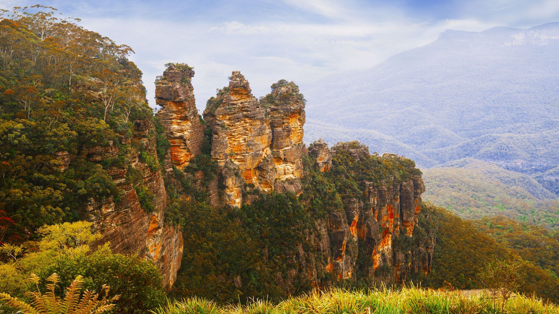 1920x1080 Three Sisters rock formation in the Blue Mountains National Park, New South Wales, Australia. Windows Spotlight Image