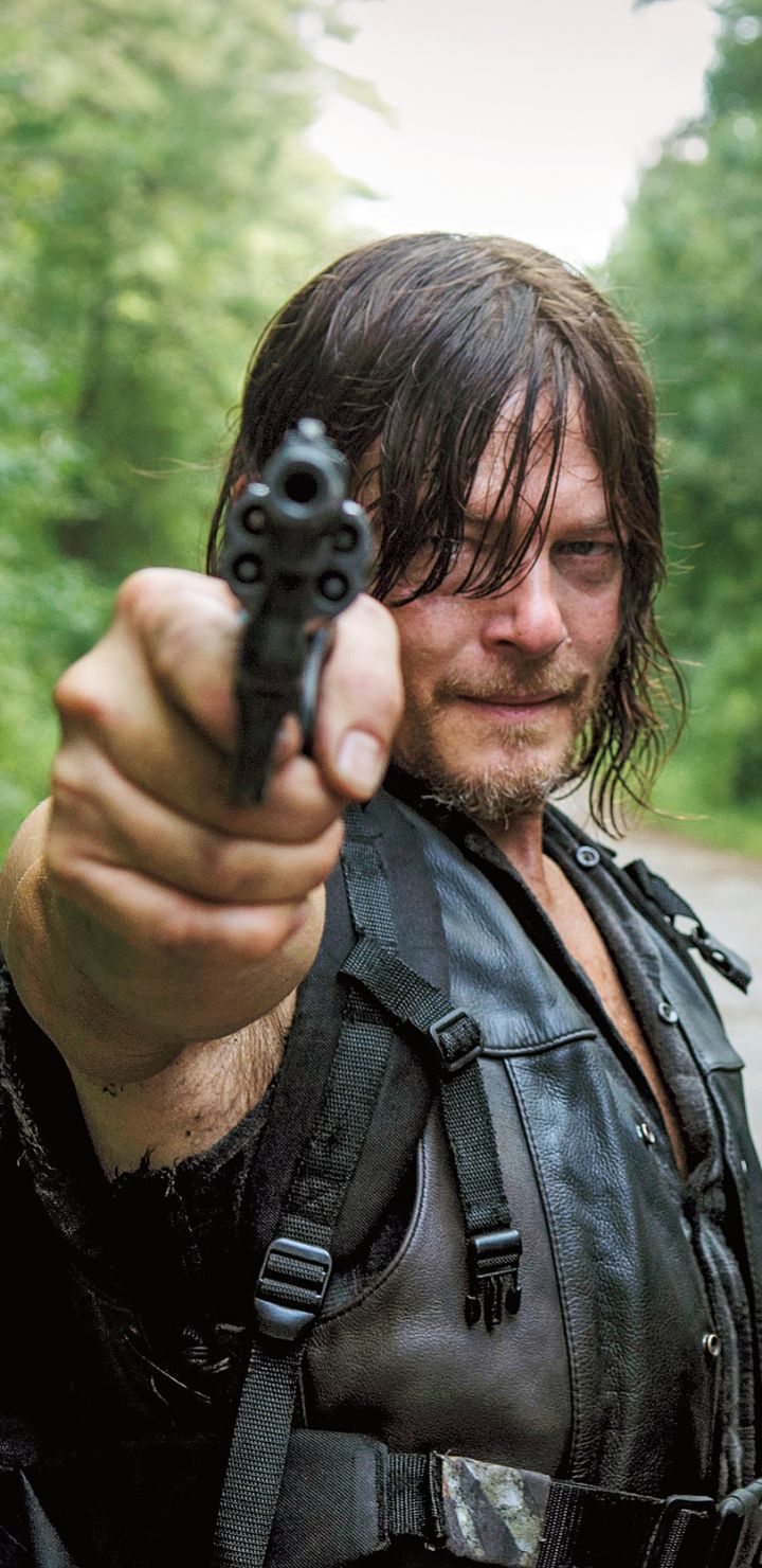 720x1480 Phone wallpaper: Daryl Dixon, Norman Reedus, Tv Show, The Walking Dead, Gun 1351244