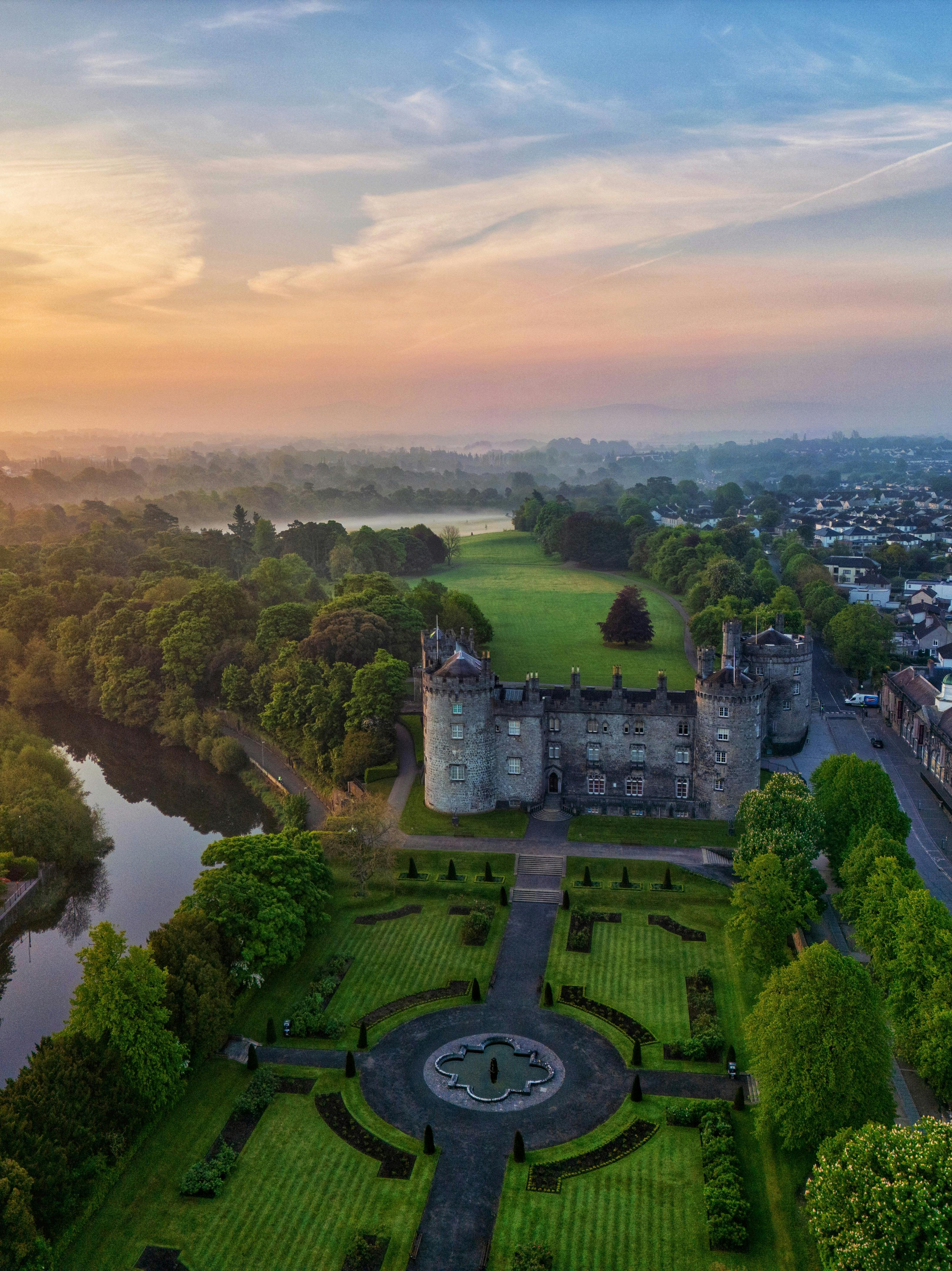 3244x4330 Kilkenny Castle in Ireland · Free Stock