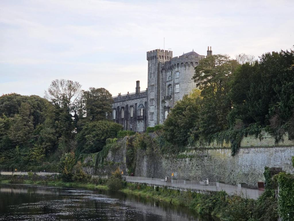 1024x768 Penthouse Apartment, Kilkenny updated