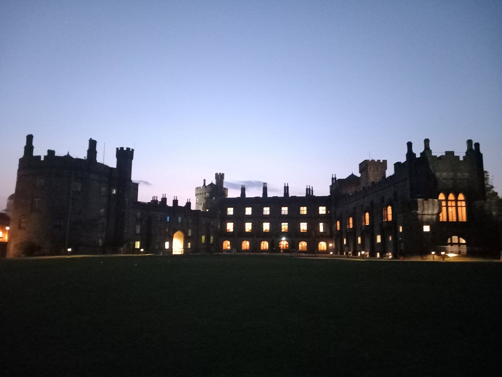 2048x1536 Kilkenny Castle / X