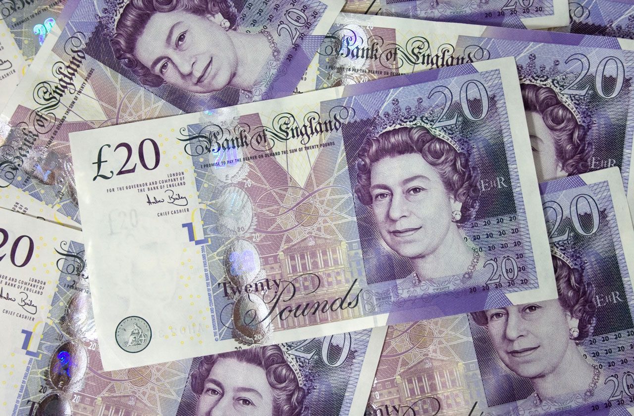 1280x839 NI bank note in England