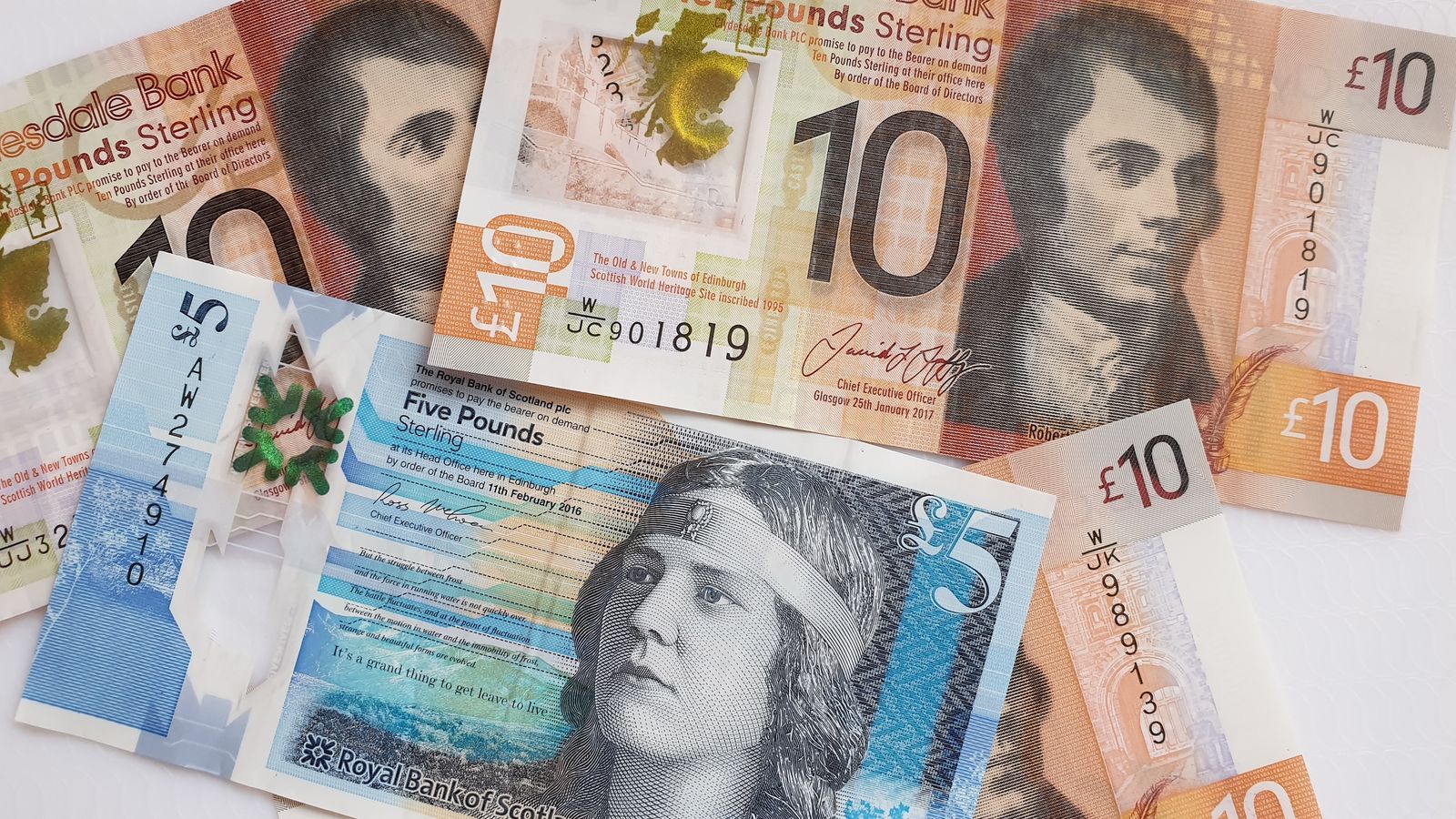1600x900 Scottish bank notes are fake