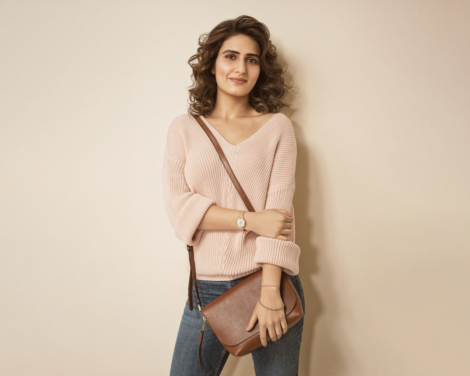 2000x1600 Fatima Sana Shaikh 2019 Wallpaper, HD
