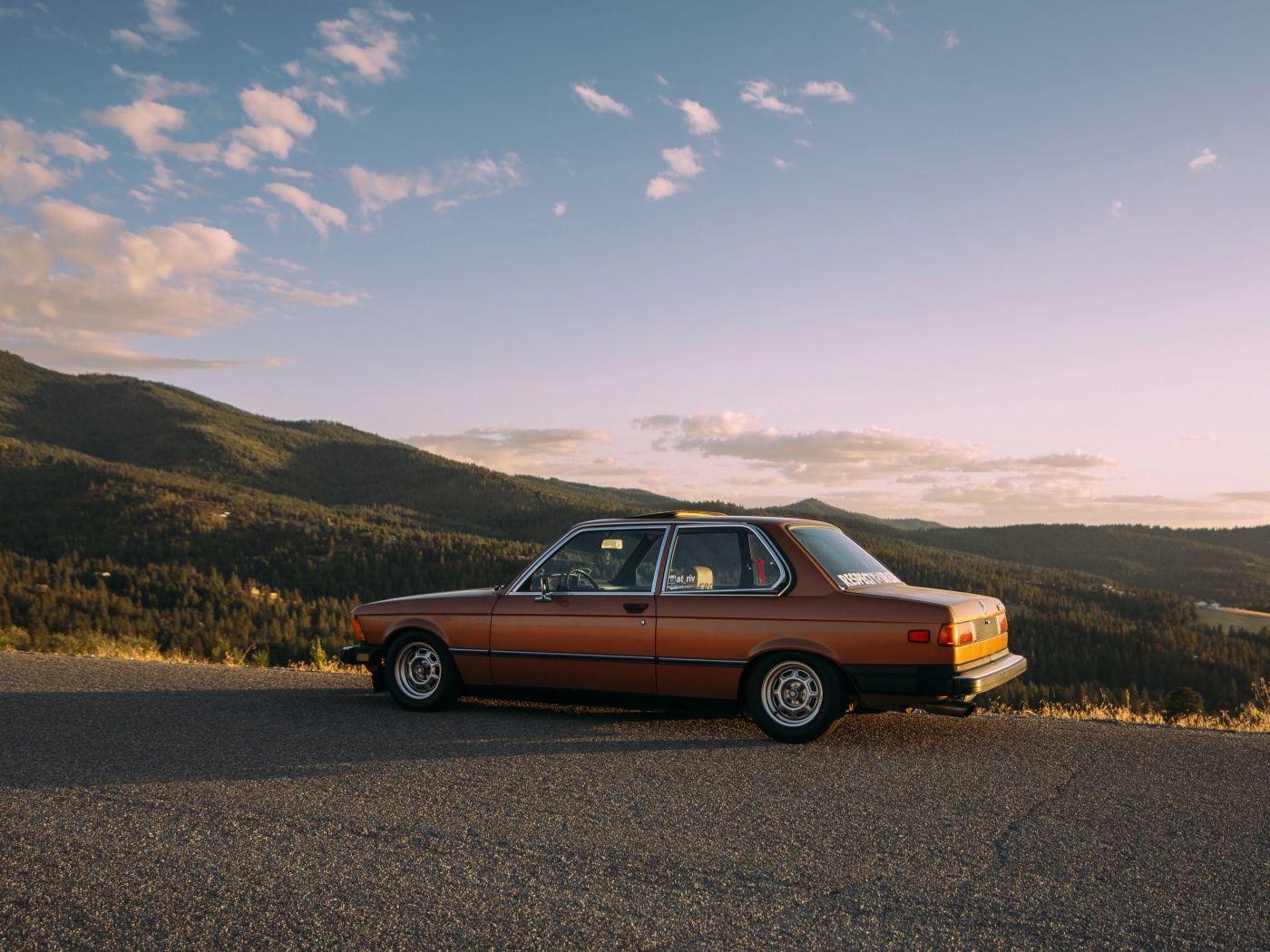 1400x1050 Download wallpaper 1400x1050 bmw, e side view, road