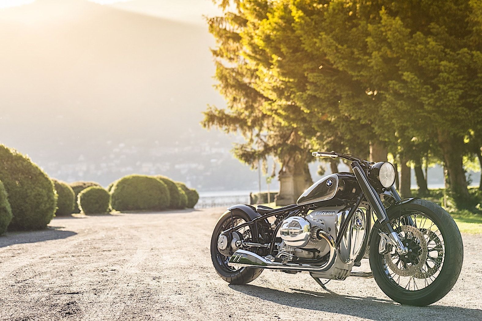 1575x1050 BMW Motorrad Concept R18 Goes After
