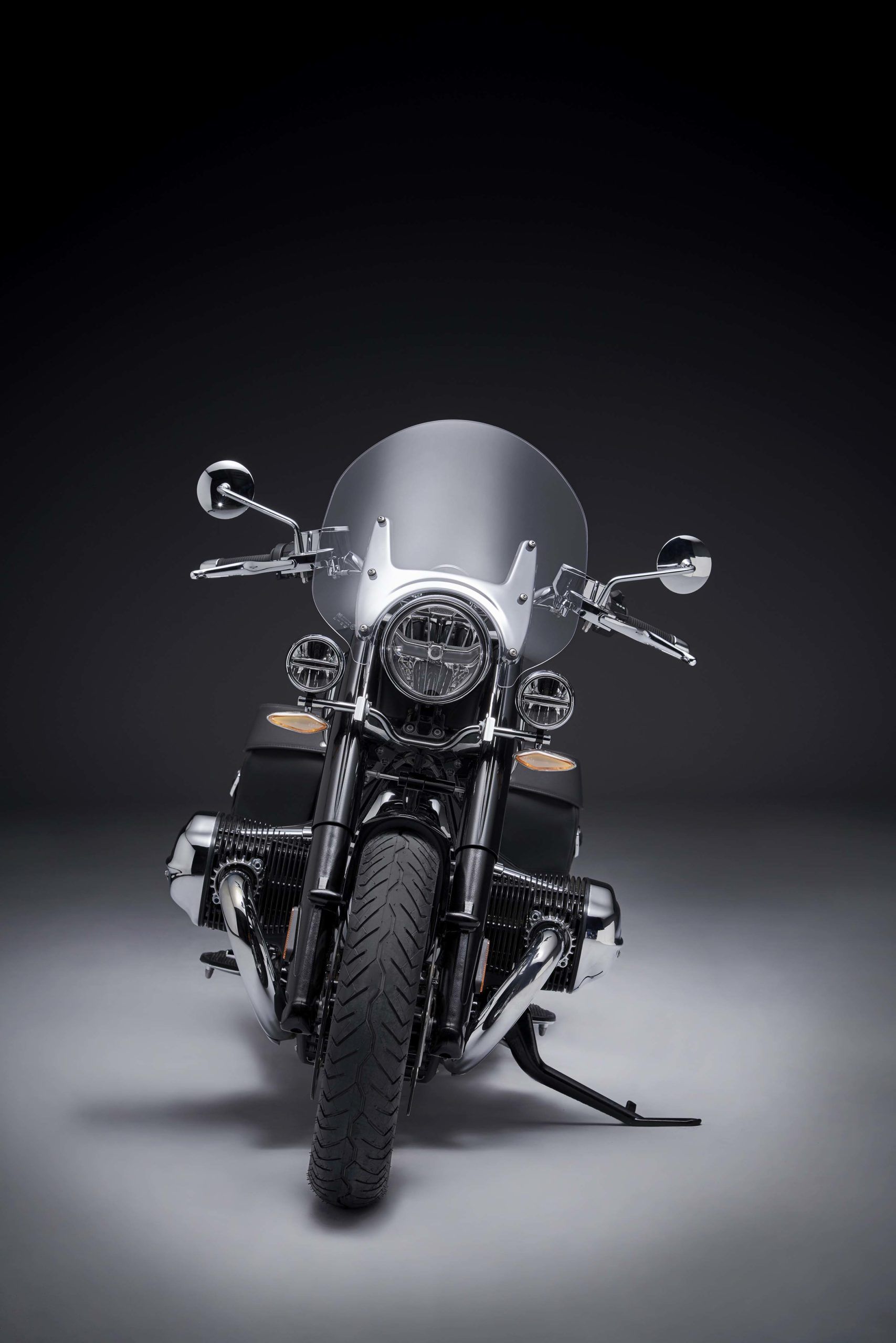 1707x2560 Showing 2021 BMW R18 Classic 34