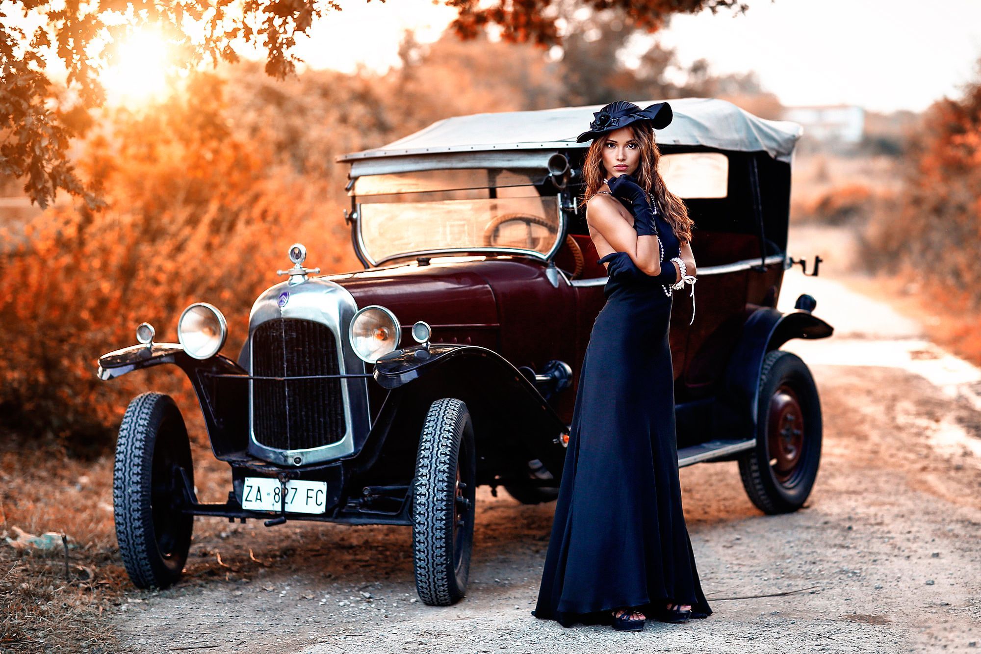 2000x1333 Vintage Car HD Wallpaper