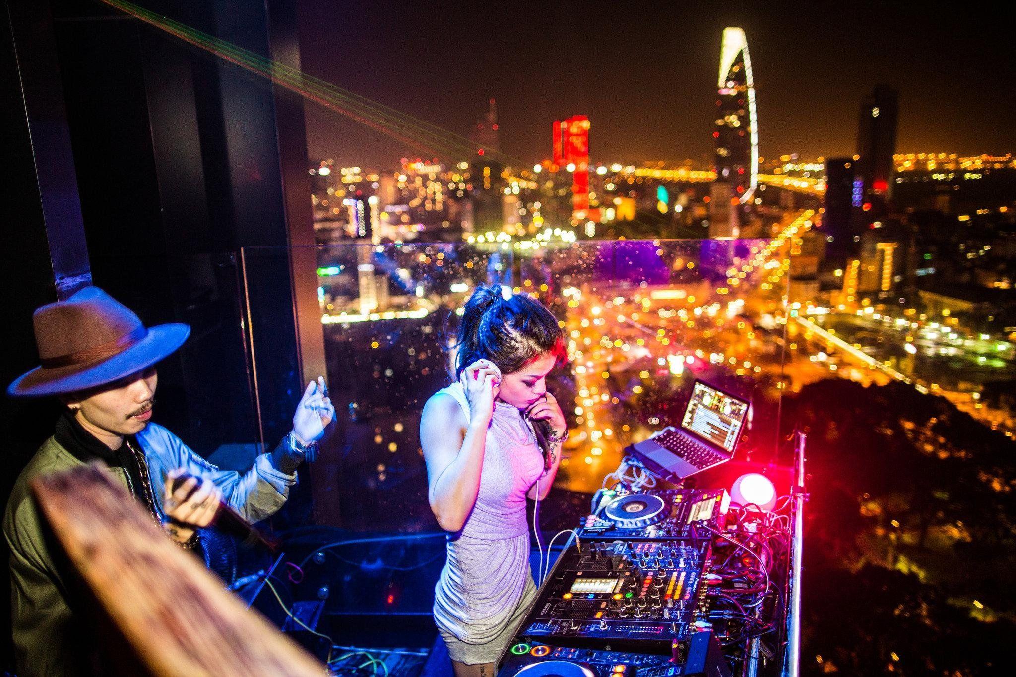 2048x1365 The Bar Chill in Ho Chi Minh City HD wallpaper