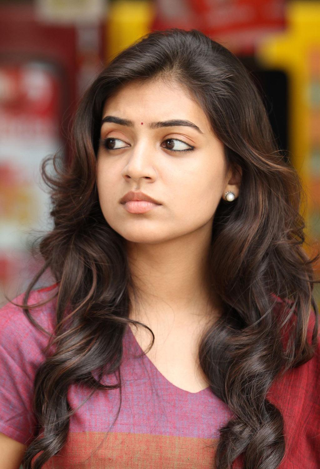 Nazriya Nazim Wallpapers Top Free Nazriya Nazim Backgrounds Wallpaperaccess