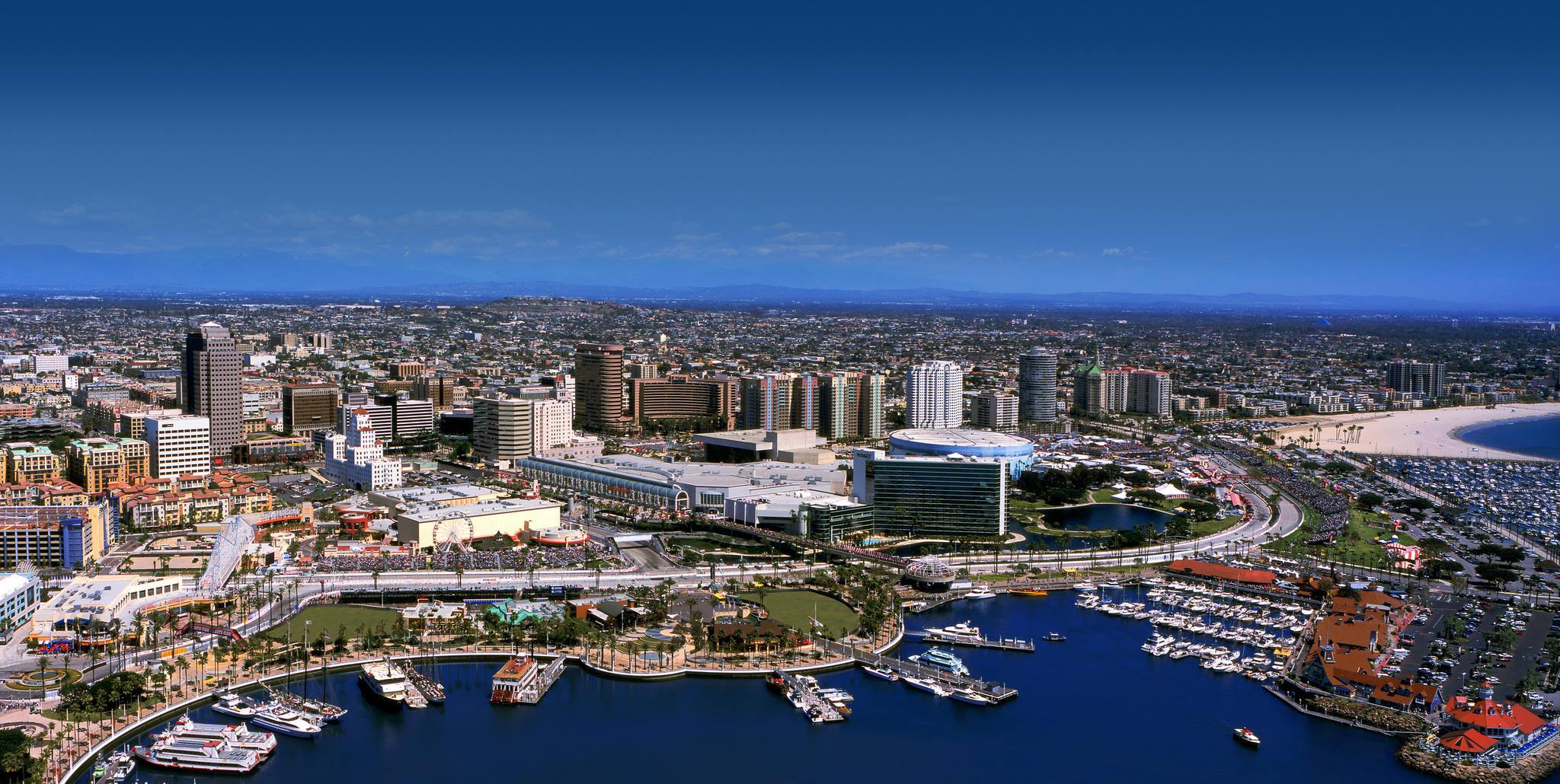 2048x1030 Wallpaper Stores in Long Beach