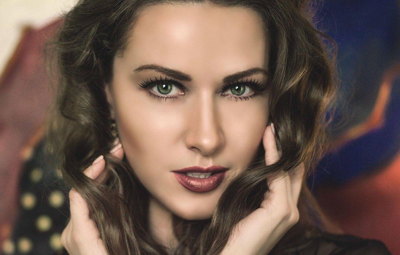 1332x850 Wallpaper girl, hot, , eyes, smile, beautiful, figure