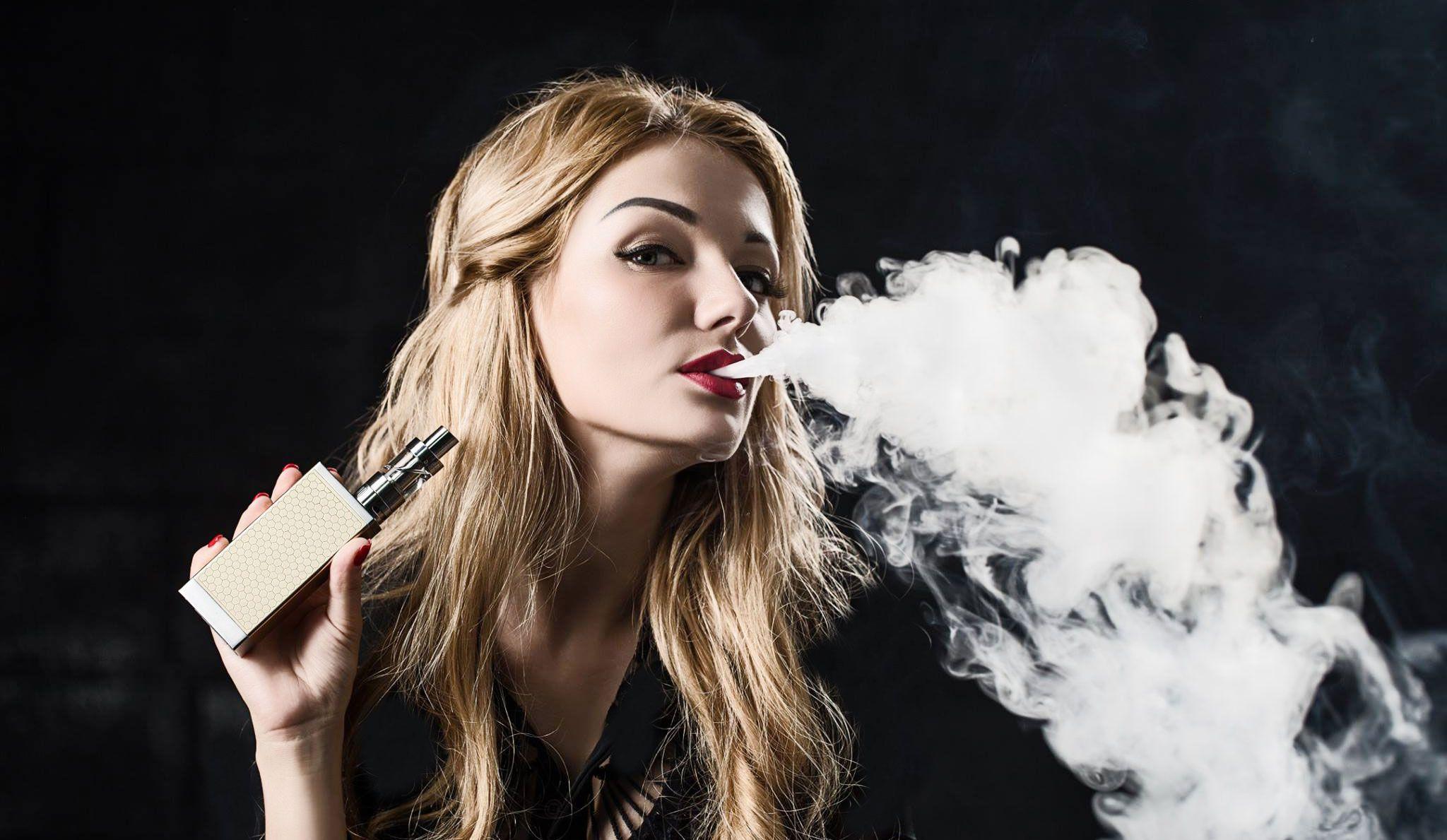 2048x1189 Kumpulan Girl Vaping Wallpaper