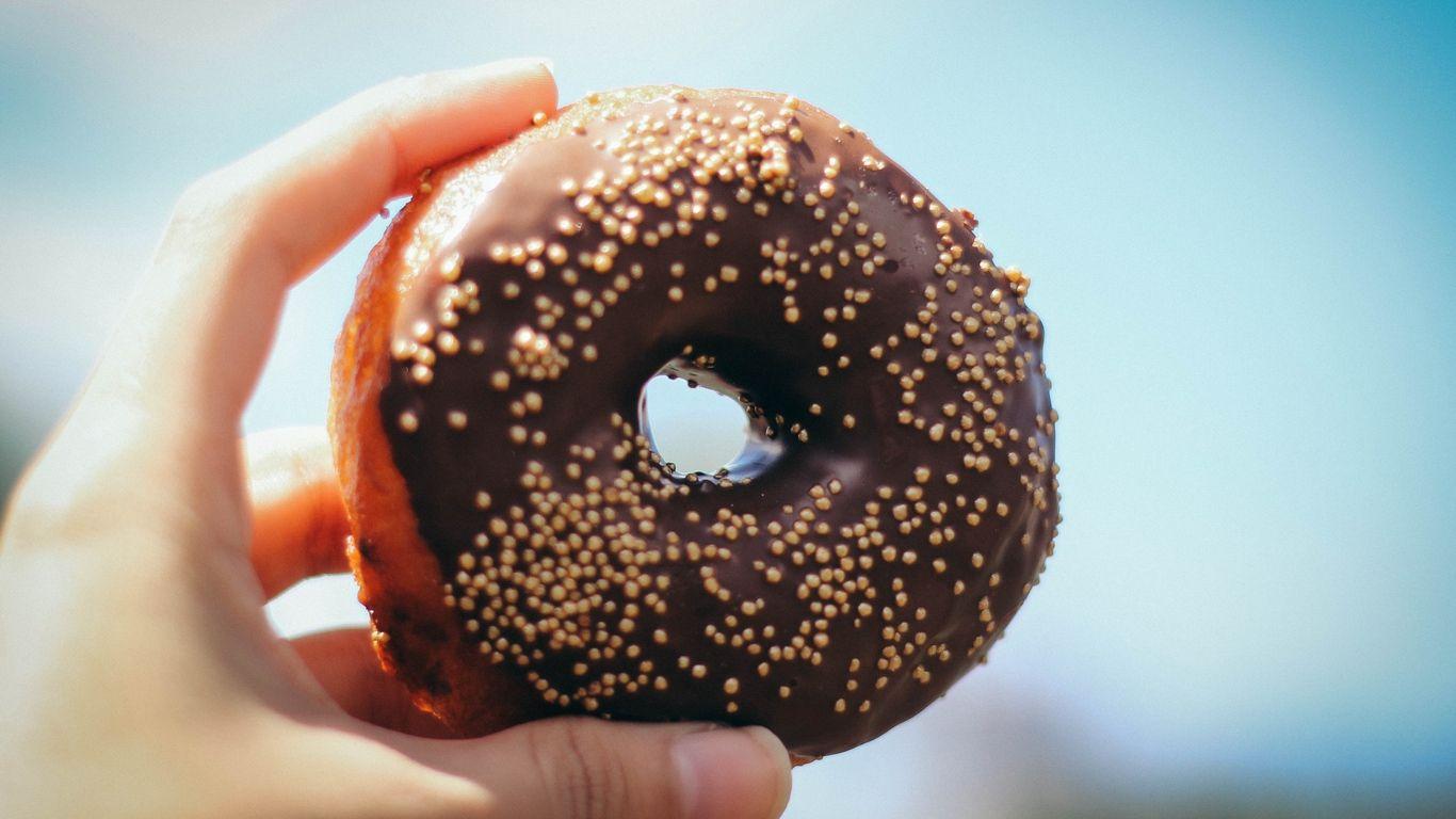 1366x768 Download wallpaper 1366x768 donut, pastry, glaze tablet