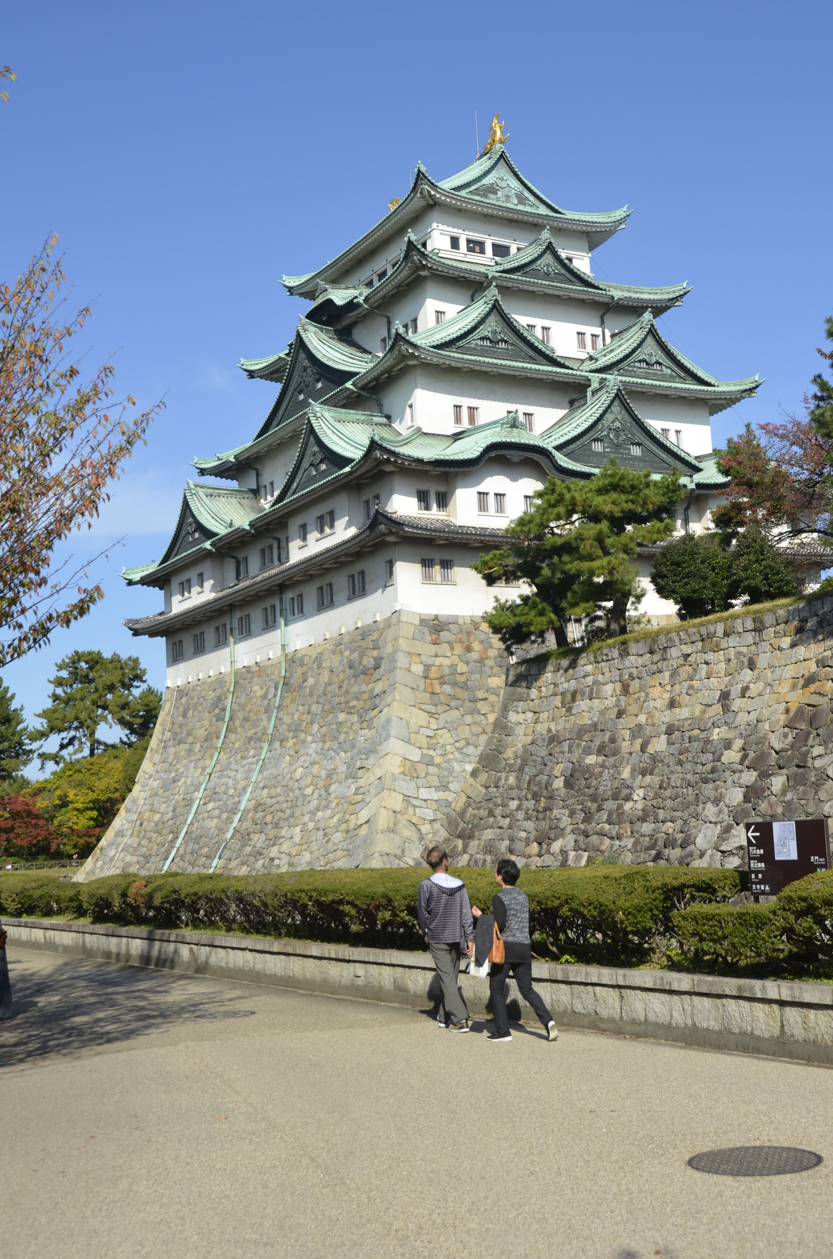 3264x4928 Nagoya Castle. Finding Ojiisan
