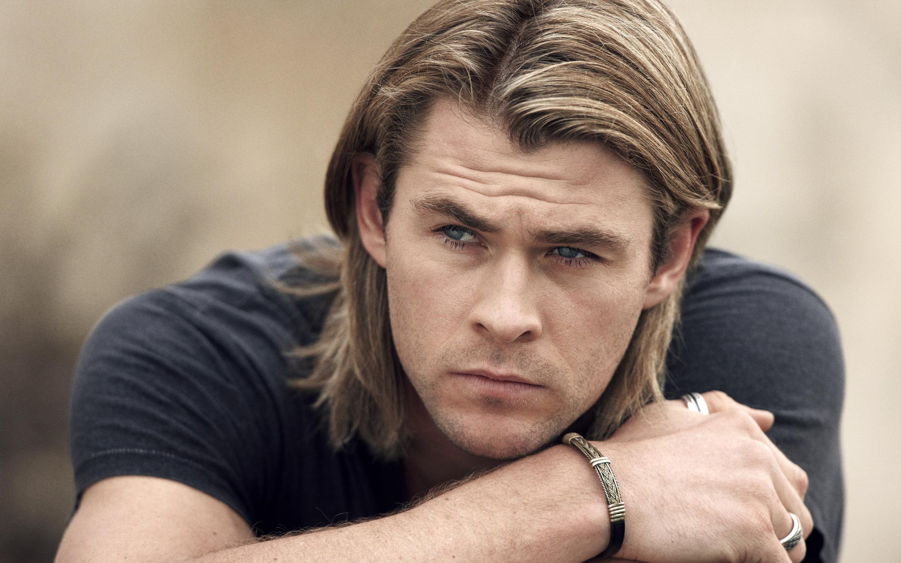 2880x1800 Chris Hemsworth wallpaper HD for desktop background