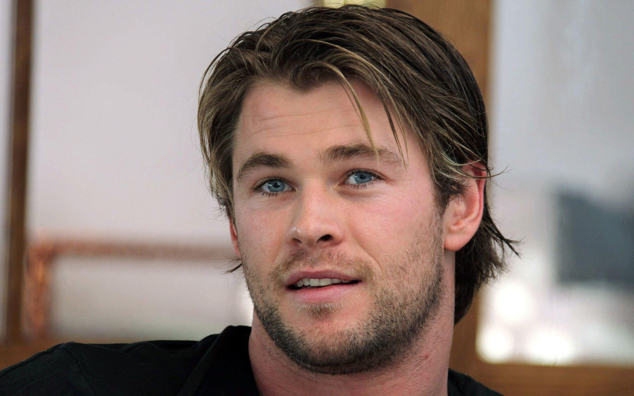 2560x1600 Download Chris Hemsworth Latest Hot HD Desktop Wallpaper
