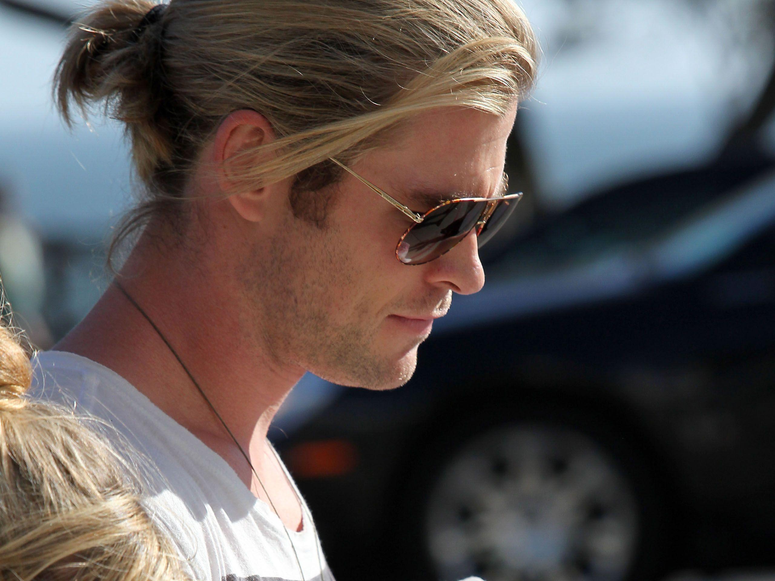 2560x1920 Chris Hemsworth HD Wallpaper