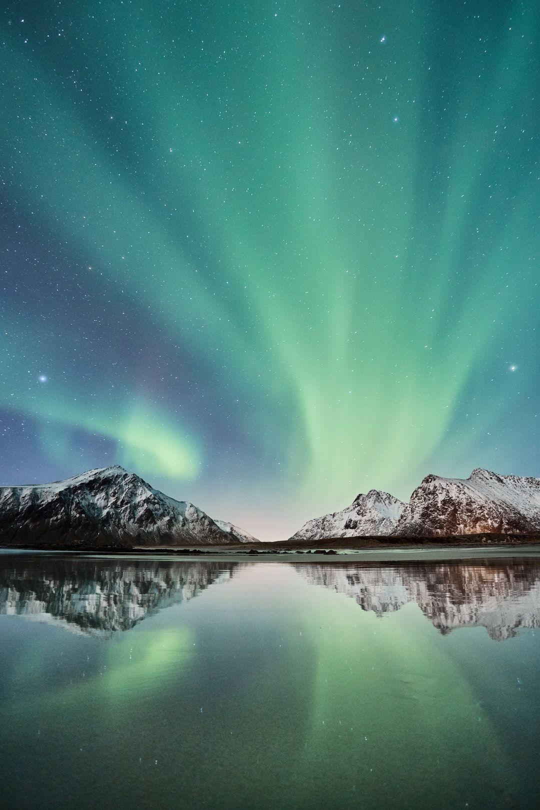 1080x1620 Stunning Northern Lights Picture. Download Free