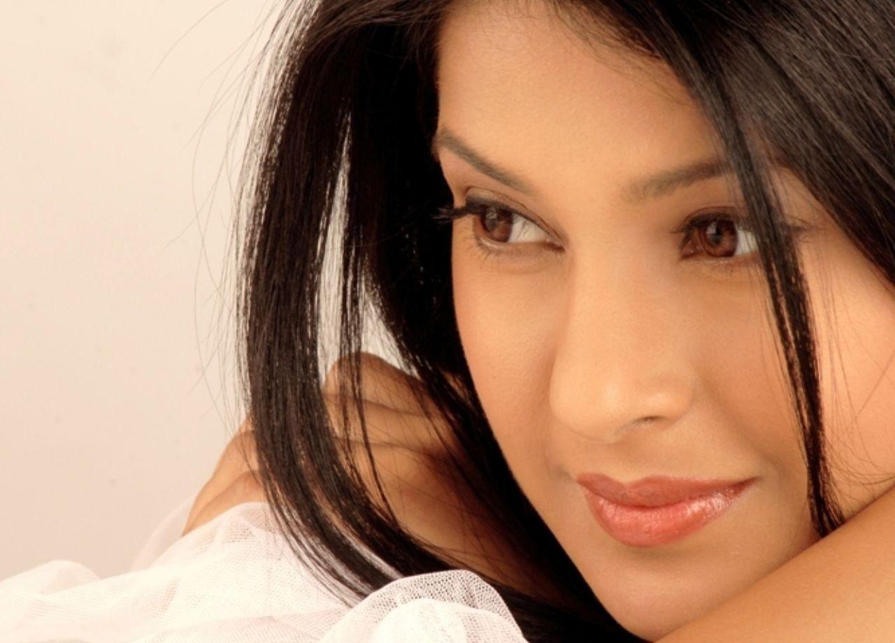Hình nền 1280x920 Nữ diễn viên chính kịch Bollywood xinh đẹp Jennifer Winget