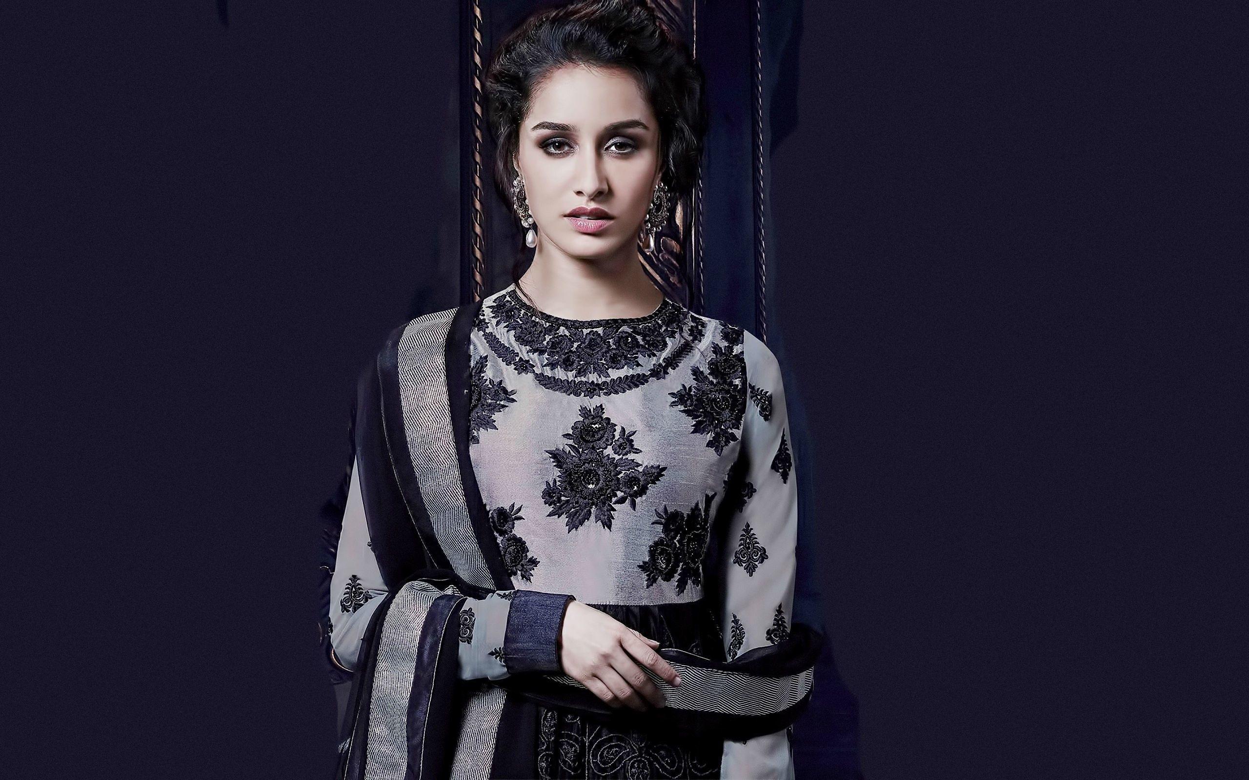 2560x1600 Beautiful Shraddha Kapoor in Dress Wallpaper