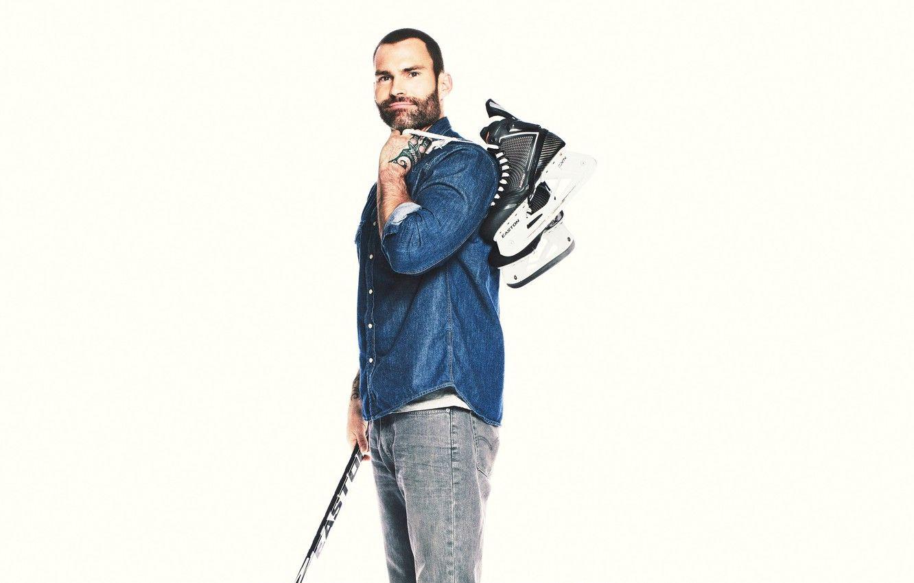 1332x850 Wallpaper sport, jeans, white background, shirt, beard