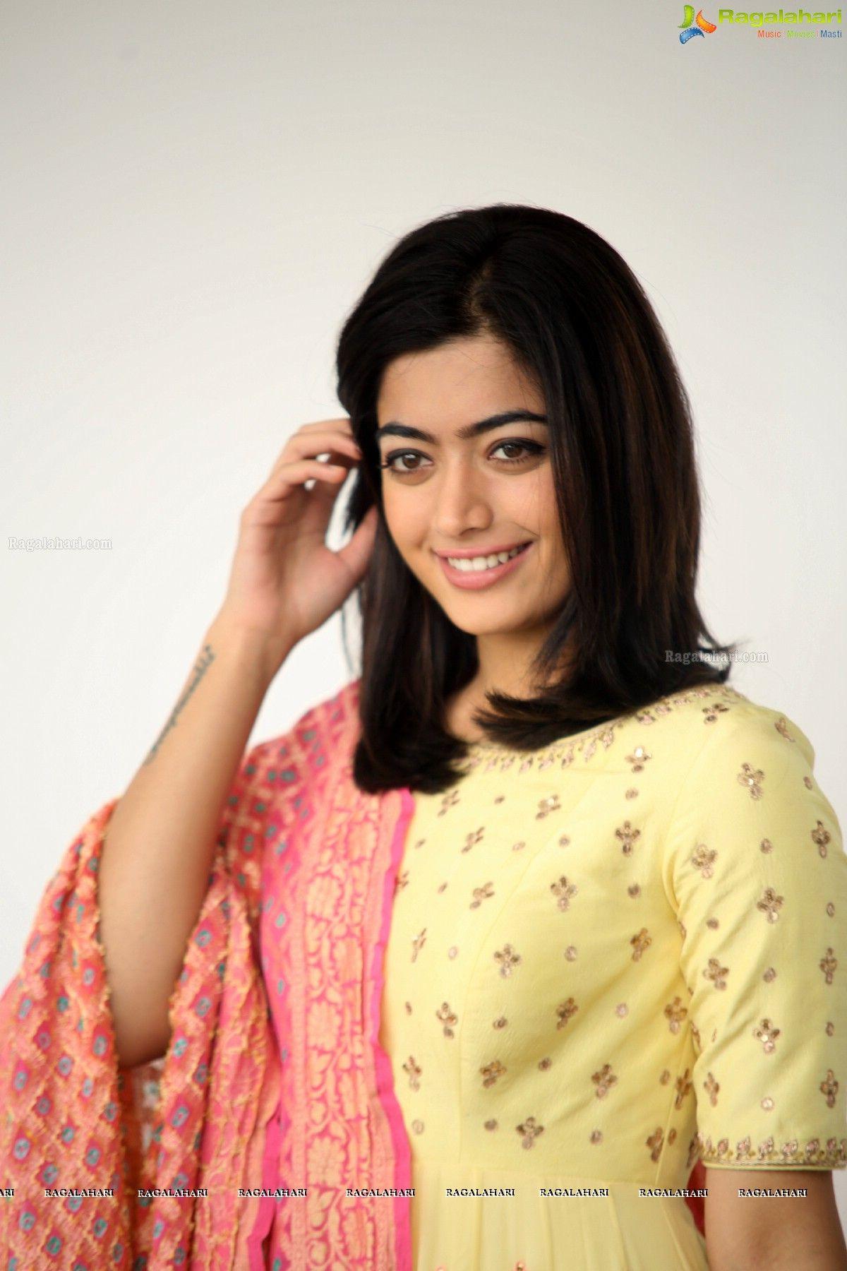 1200x1800 Rashmika Mandanna at Geetha Govindam Interview Image 12