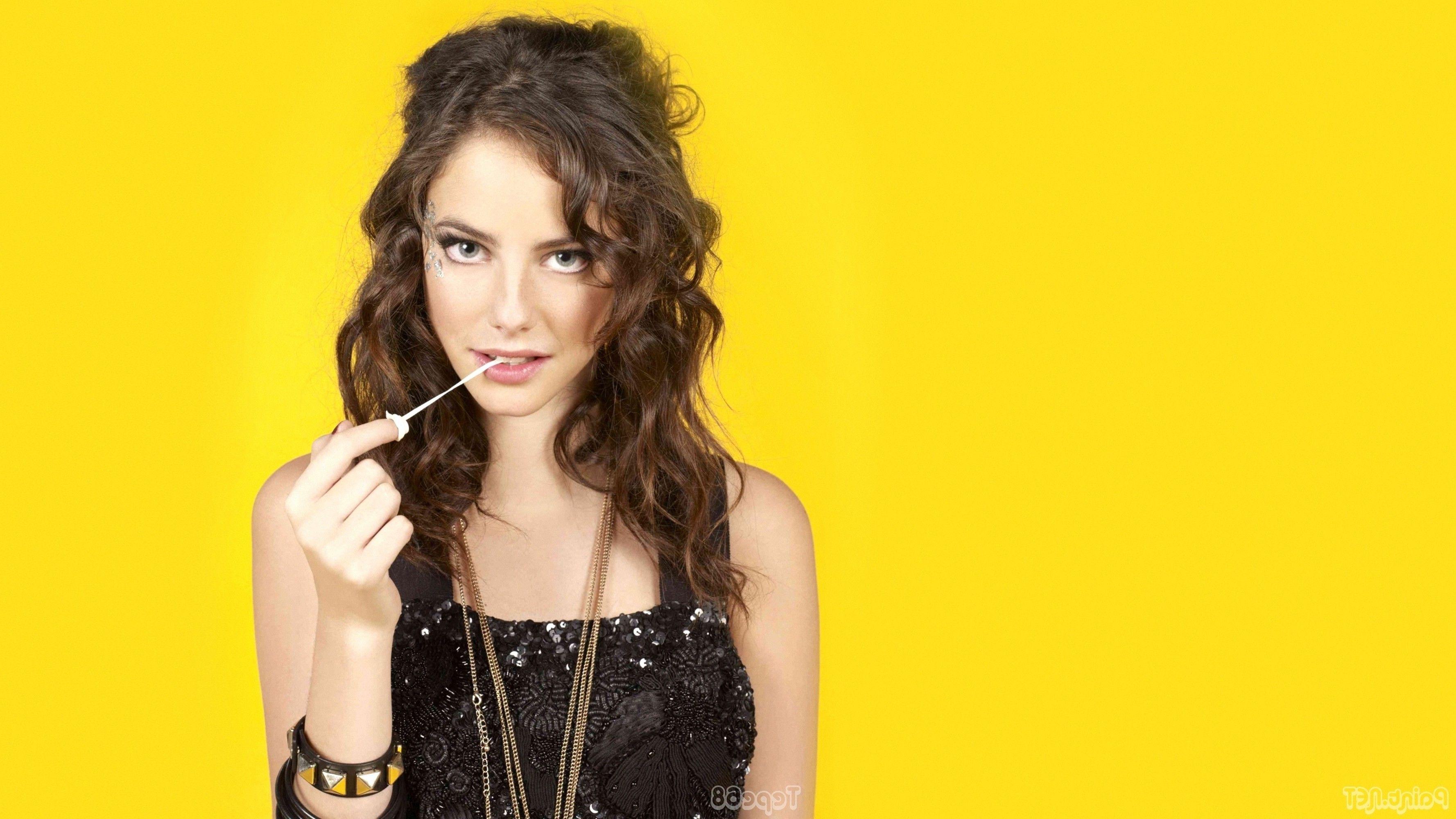 3556x2000 Kaya Scodelario, Hình nền kẹo cao su bong bóng có độ phân giải cao / Máy tính để bàn