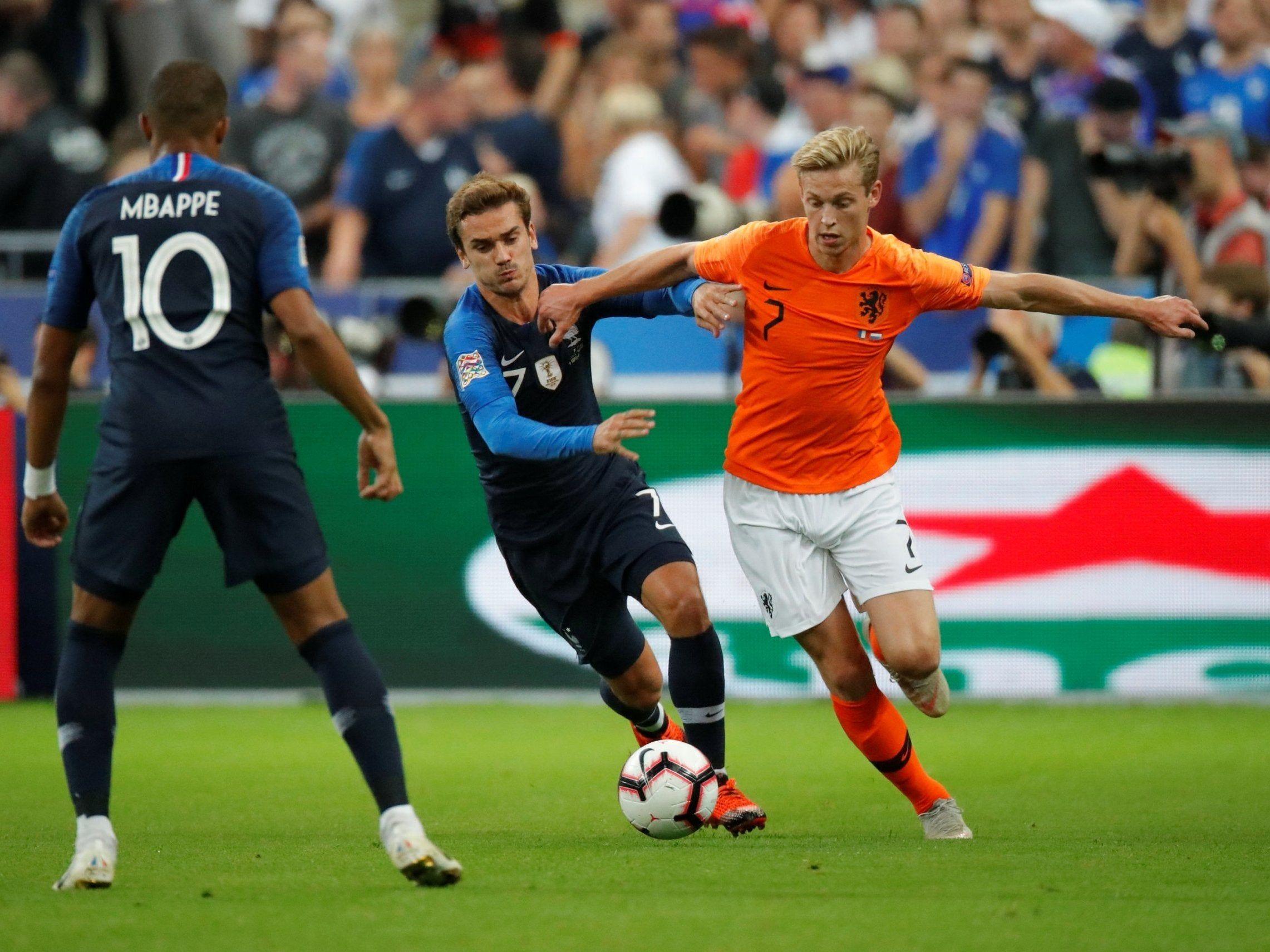 2282x1711 Frenkie de Jong is the latest dirty football crush